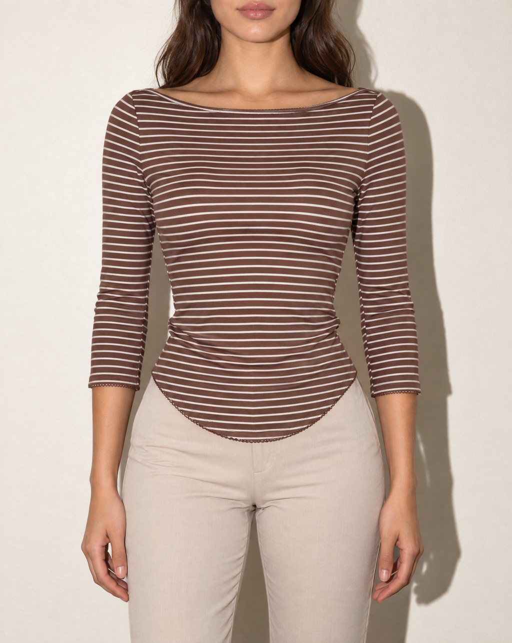 3/4 Sleeves Round Hem Top in BROWN/WHITE — front view
