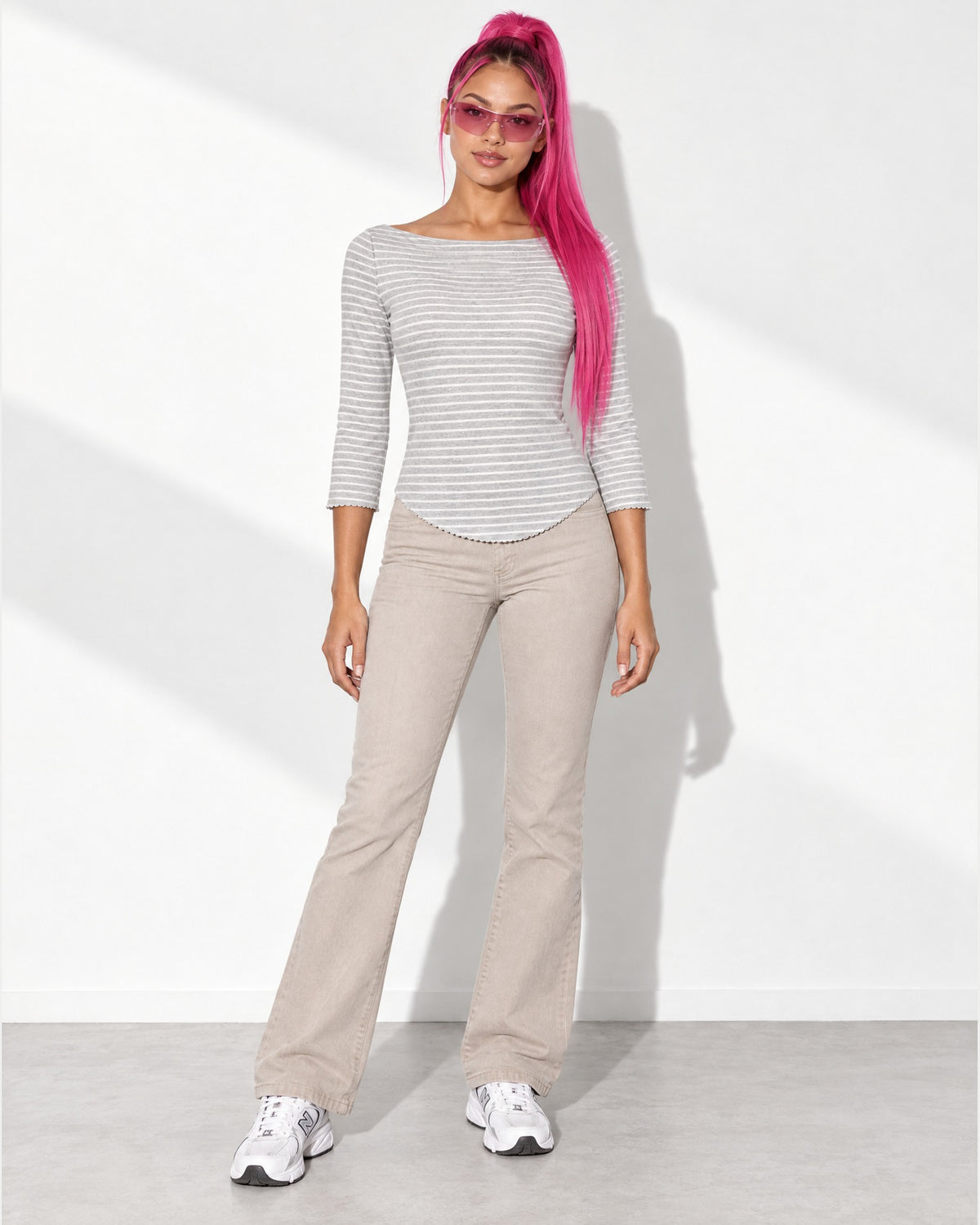 3/4 Sleeves Round Hem Top in H.Grey/White - front view on model | Muvin